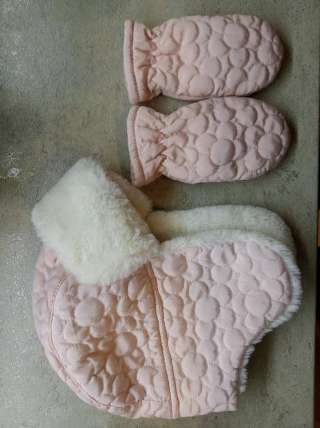 Rukavice a čiapka top stav,