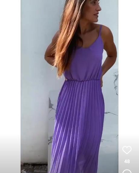 Krásne fialové šaty, 