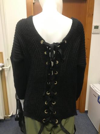 Oversize sveter s viazačkou na chrbte, 