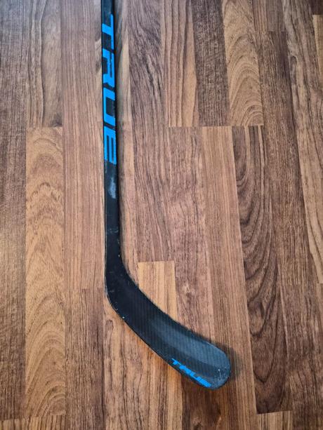 Hokejka true xcore xc9 acf grip junior,