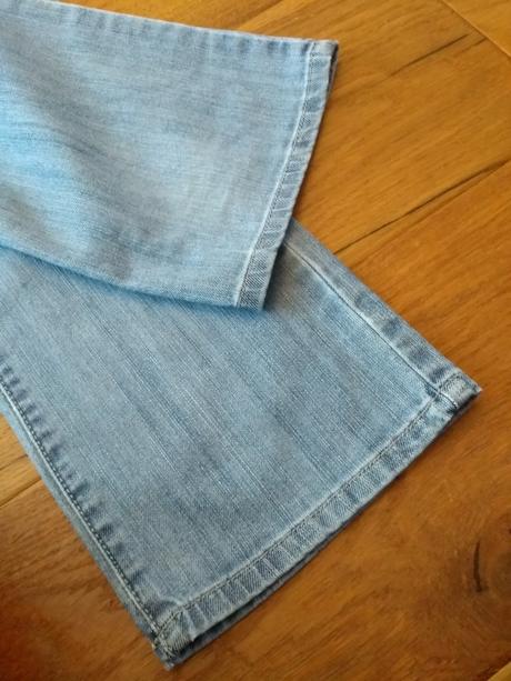 Svetlomodré dámske rifle, 34