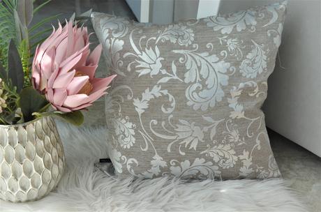 Strieborno sivá obliečka na vankúš,