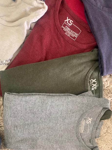 Dámske oblečenie, s