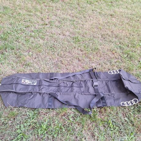 Rukávový obal na lyže audi,