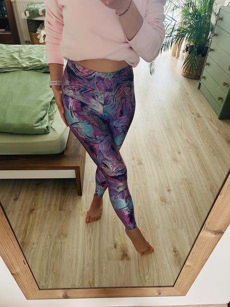 Krásne vzorované legíny, m