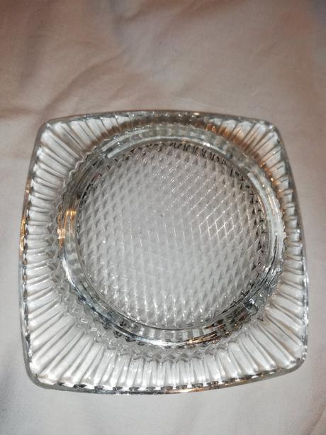 Sklenený popolník, 