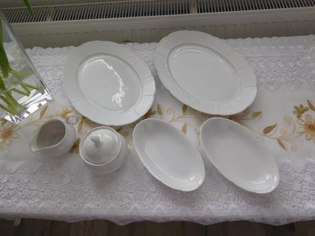 Tanier oval 2x +mliekovník+cukorníčka+tanierik 2x, 