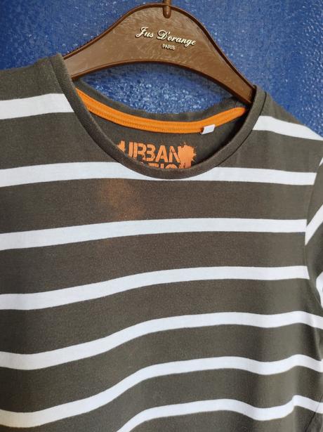 Tričko s pásikmi, 146