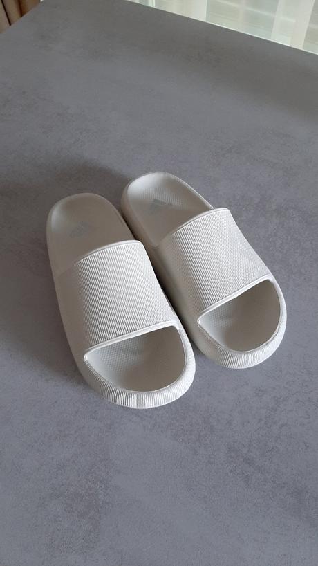 Krémové šľapky, 36