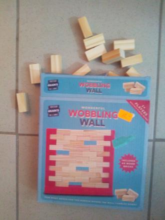 Spoločenská hra - veža z kociek, 