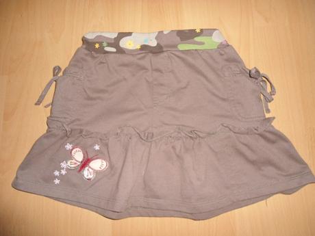 Hneda dievcenska suknicka, 122