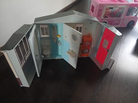 Barbie karavan+sanitka, 