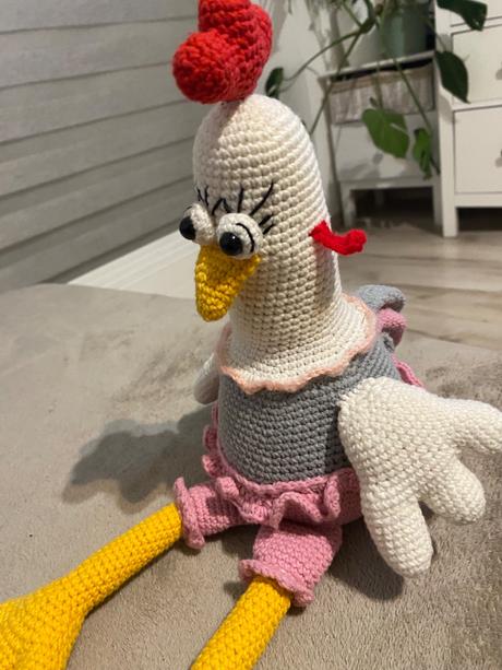 Krásna ručne háčkovaná sliepka 40 cm vysoká,