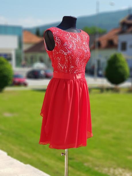 Krátke šaty - veľkosť l, l