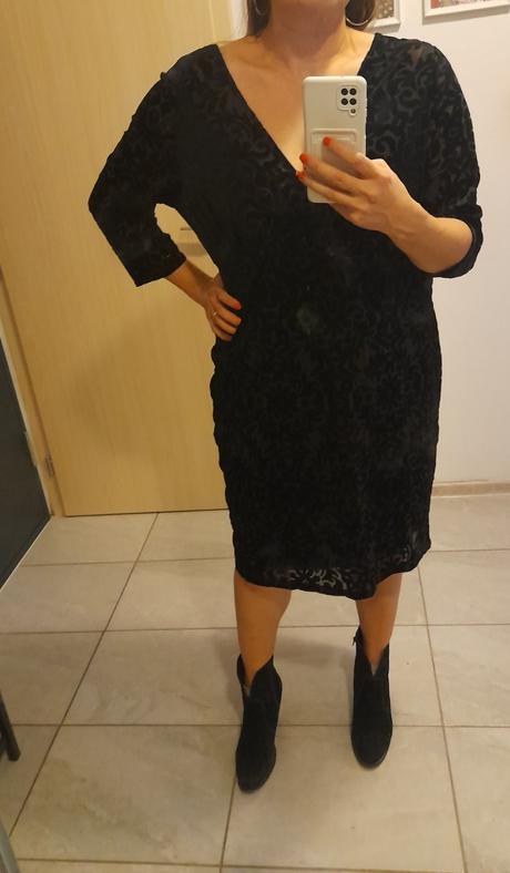 Šaty spoločenské, 46