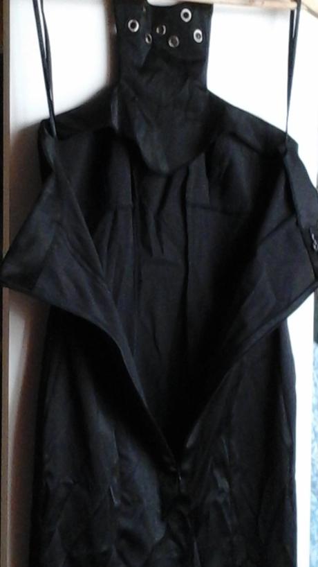 Cierne saty s vybijanym dekoltom nenosene, gate,36