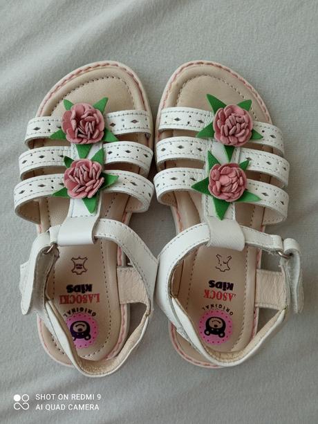 Sandálky, lasocki,27