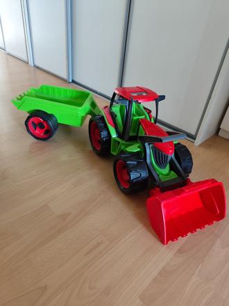 Traktor s vlečkou,