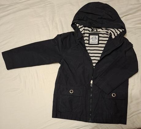 Nepremokavá bunda, 128