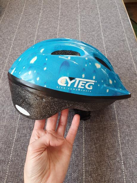 Chlapcenska prilba, s