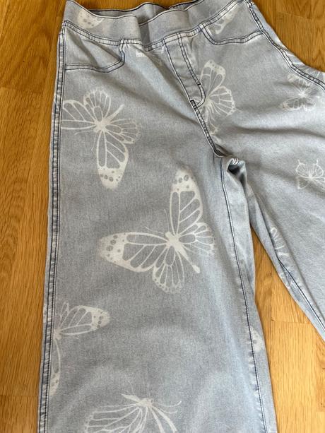 Krásne motýlikove riflove nohavice, h&m,158