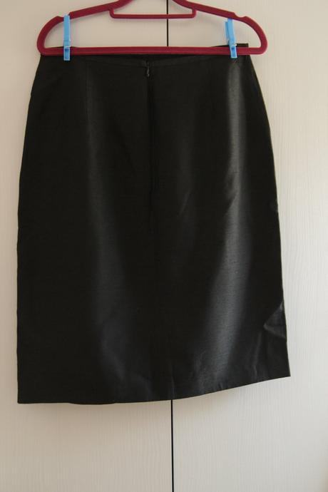 Elegantná čierna sukňa s vysokým pásom l, l