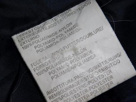 Pekna zimna bunda s odonimatelnou kapucnou, 38