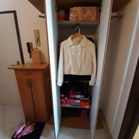 Predsieňová skriňa so zrkadlom, 