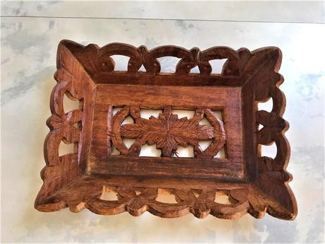 Drevený vyrezávaný podnos, 