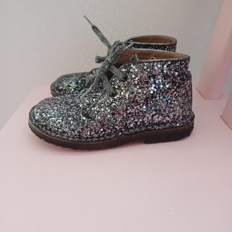 Trblietave kožené topánky, 26