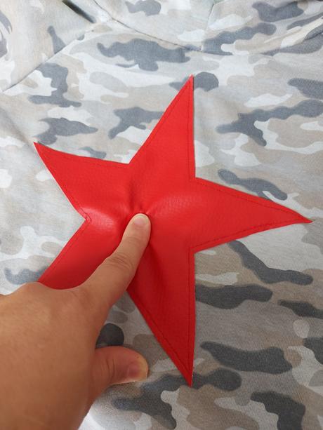 Piskacia mikina puki, 104