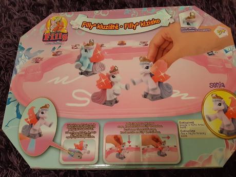 Klzisko s filly fairy kresliacim konikom, 