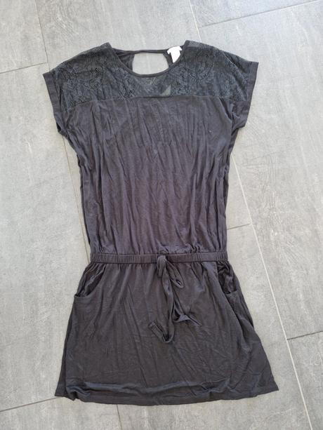 Zaujímavé šaty, s