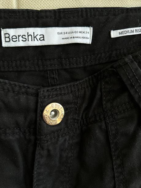Čierne kapsáčové nohavice, bershka,34