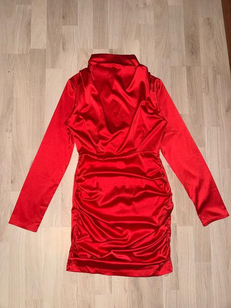 Satenove červené kratke šaty spolocenske dlhy ruka, s