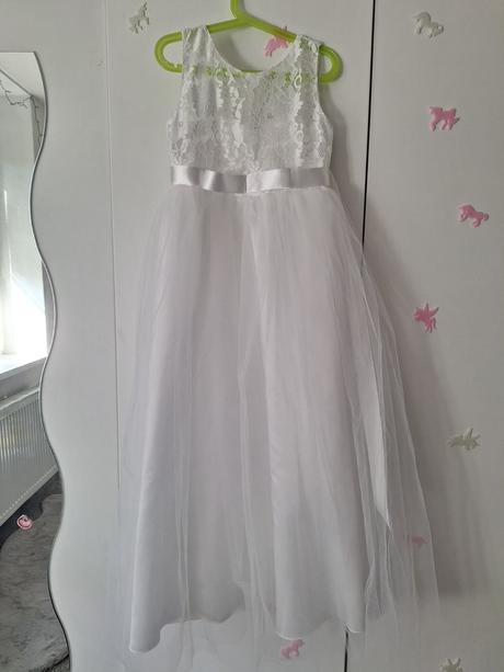 Predám saty velk.140 cm na 1.sv.prijim. a ozdoba, 140