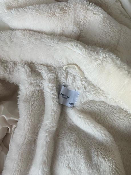 Krasna zimna bunda, reserved,36