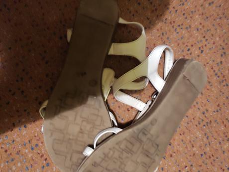 Sandalky, 39