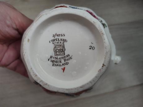 Porcelánové nádoby na mlieko, mliečnik, 