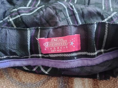 Kárované sukne, 128