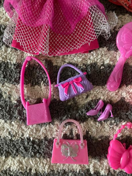 Šaty a doplnky pre barbie, 