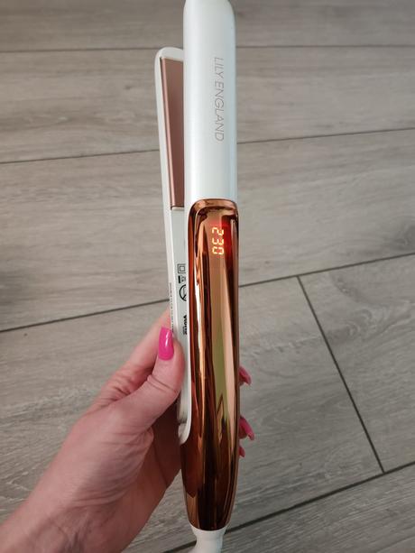 Biela žehlička na vlasy lily england, 