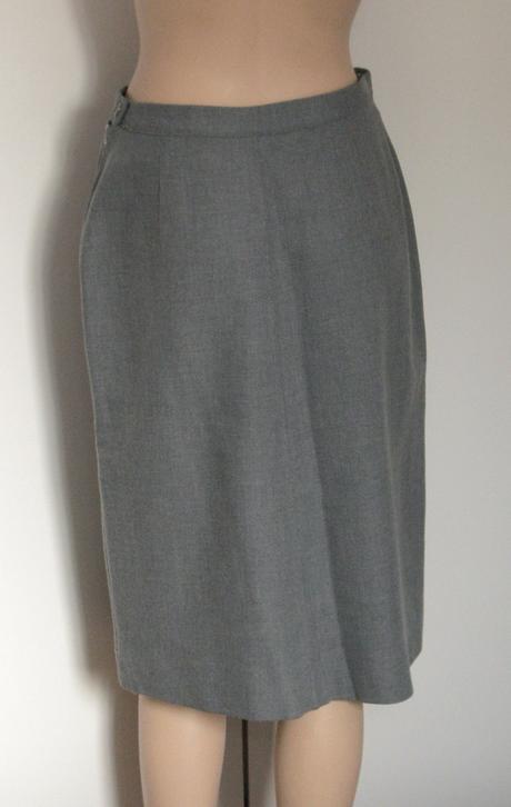 Sivá stredne hrubá sukňa, 42