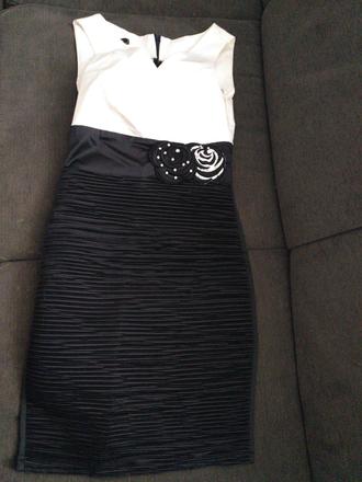 Raz oblečené šaty, 36