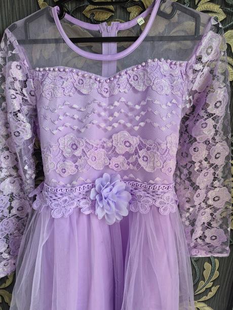 Sviatočné šaty, 146