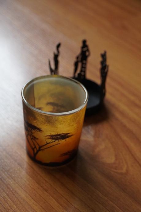 Svietniky v stojane s africkou tématikou, 