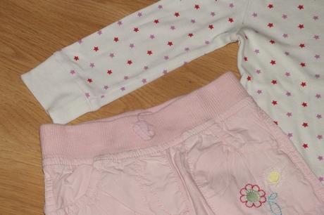 Tricka + nohavice, vyborny stav, 98