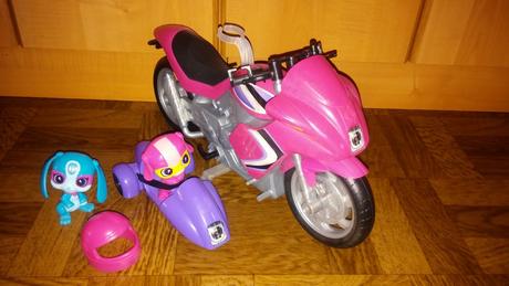 Motorka tajnej agentky + 2 zvieratká., 