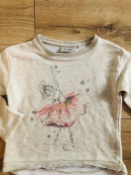 Mikinka s baletkou, next,116