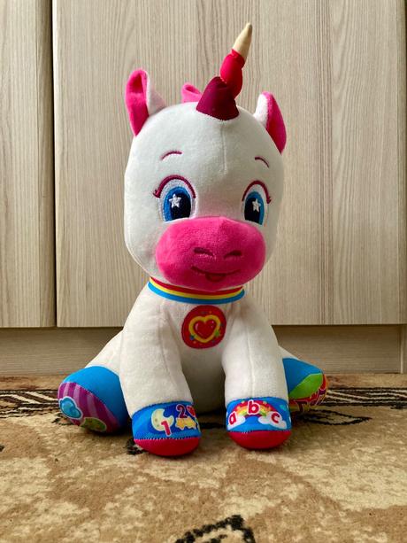 Hovoriaci plyšový jednorožec,
